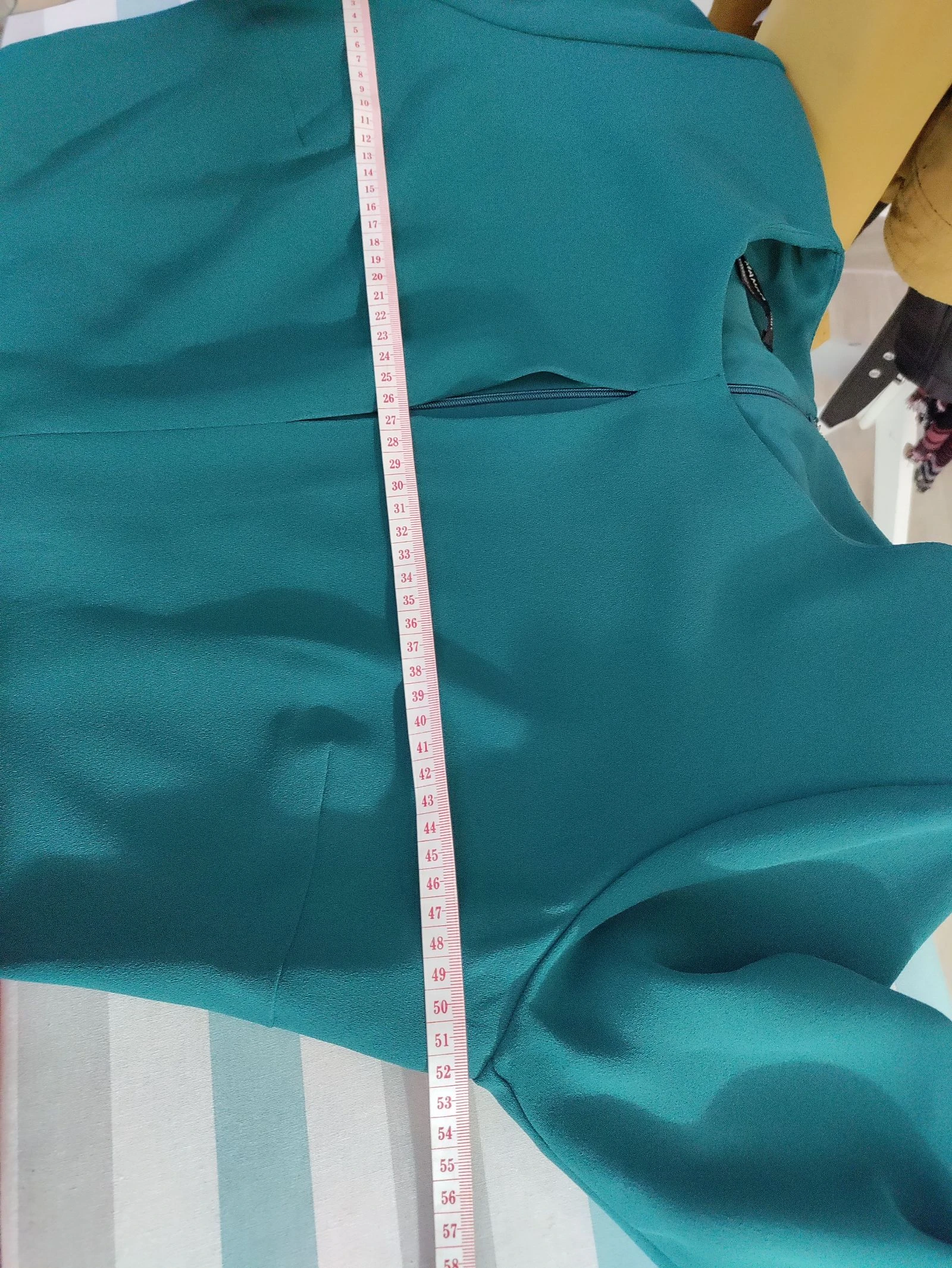 Vestido verde estructurado Mango Suit con hombreras y abertura frontal – Talla L – photo 12